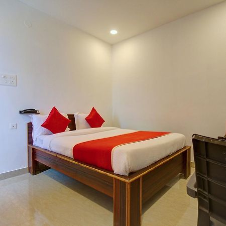 Oyo 11670 Hotel Vishnu Priya Residency Hyderabad Exterior photo