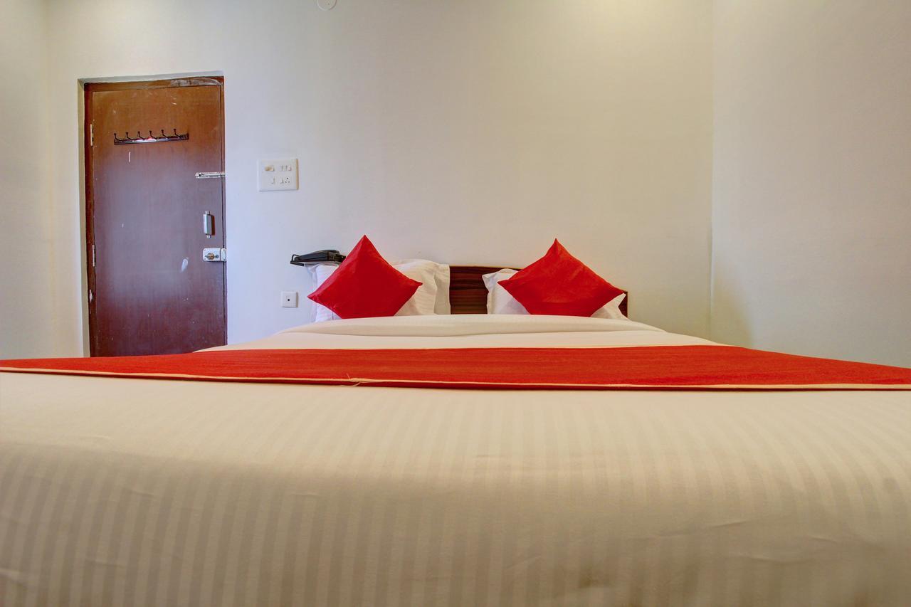 Oyo 11670 Hotel Vishnu Priya Residency Hyderabad Exterior photo